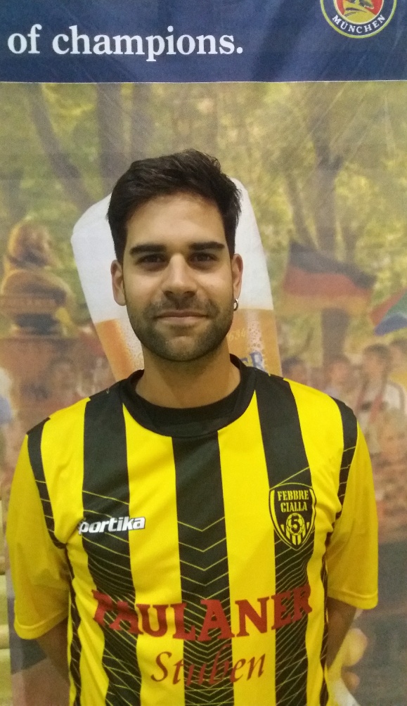 Immagine che contiene persona, vestiti, Viso umano, uomo

Il contenuto generato dall'IA potrebbe non essere corretto.