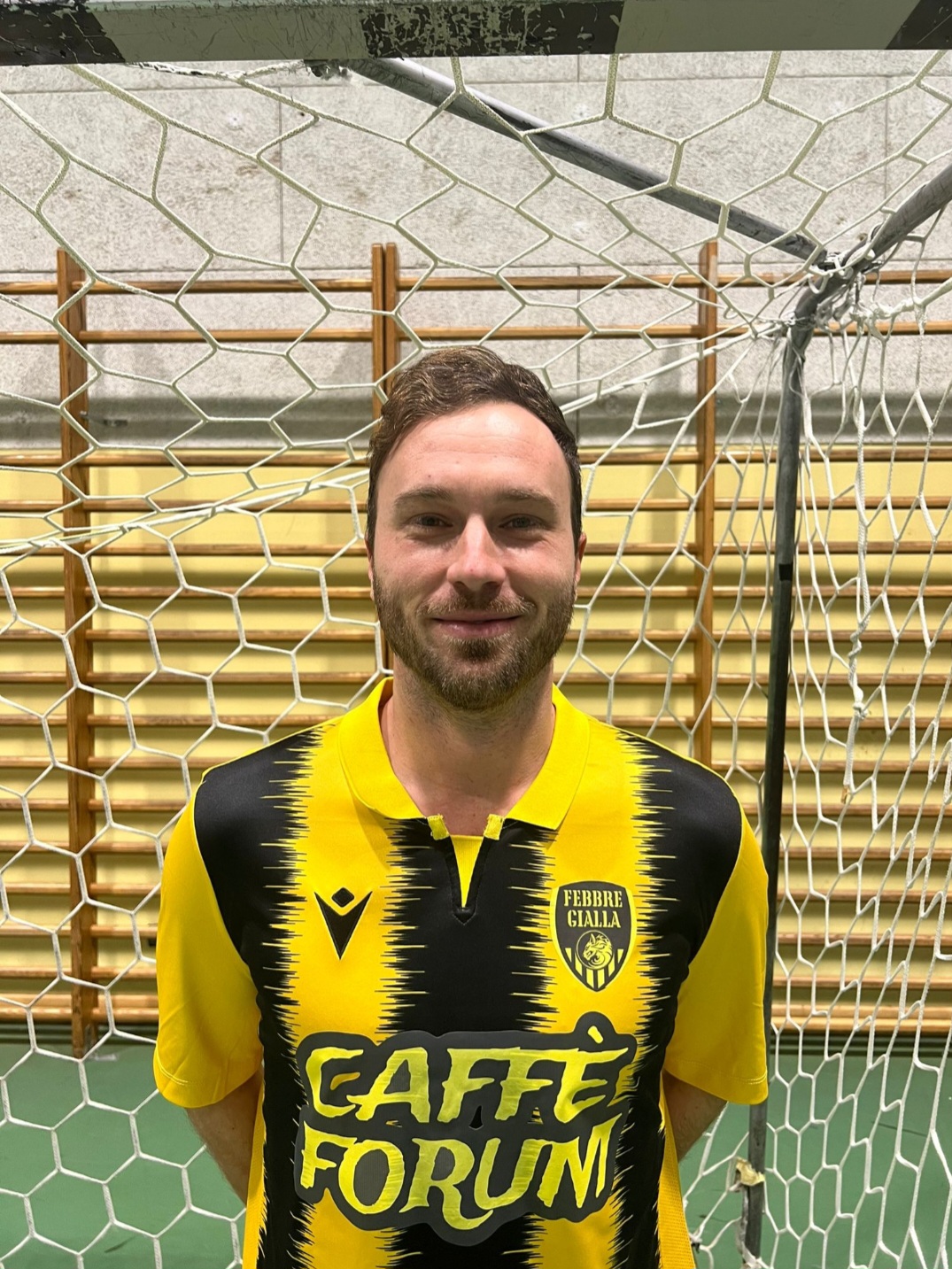 Immagine che contiene persona, vestiti, Viso umano, uomo

Il contenuto generato dall'IA potrebbe non essere corretto.