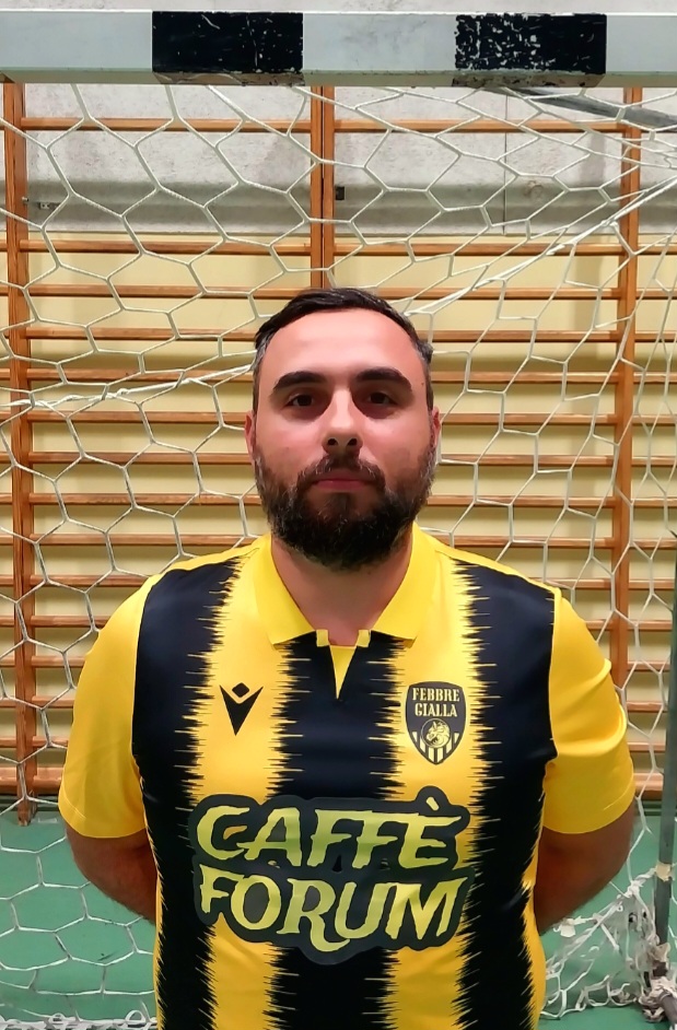 Immagine che contiene persona, vestiti, Viso umano, uomo

Il contenuto generato dall'IA potrebbe non essere corretto.